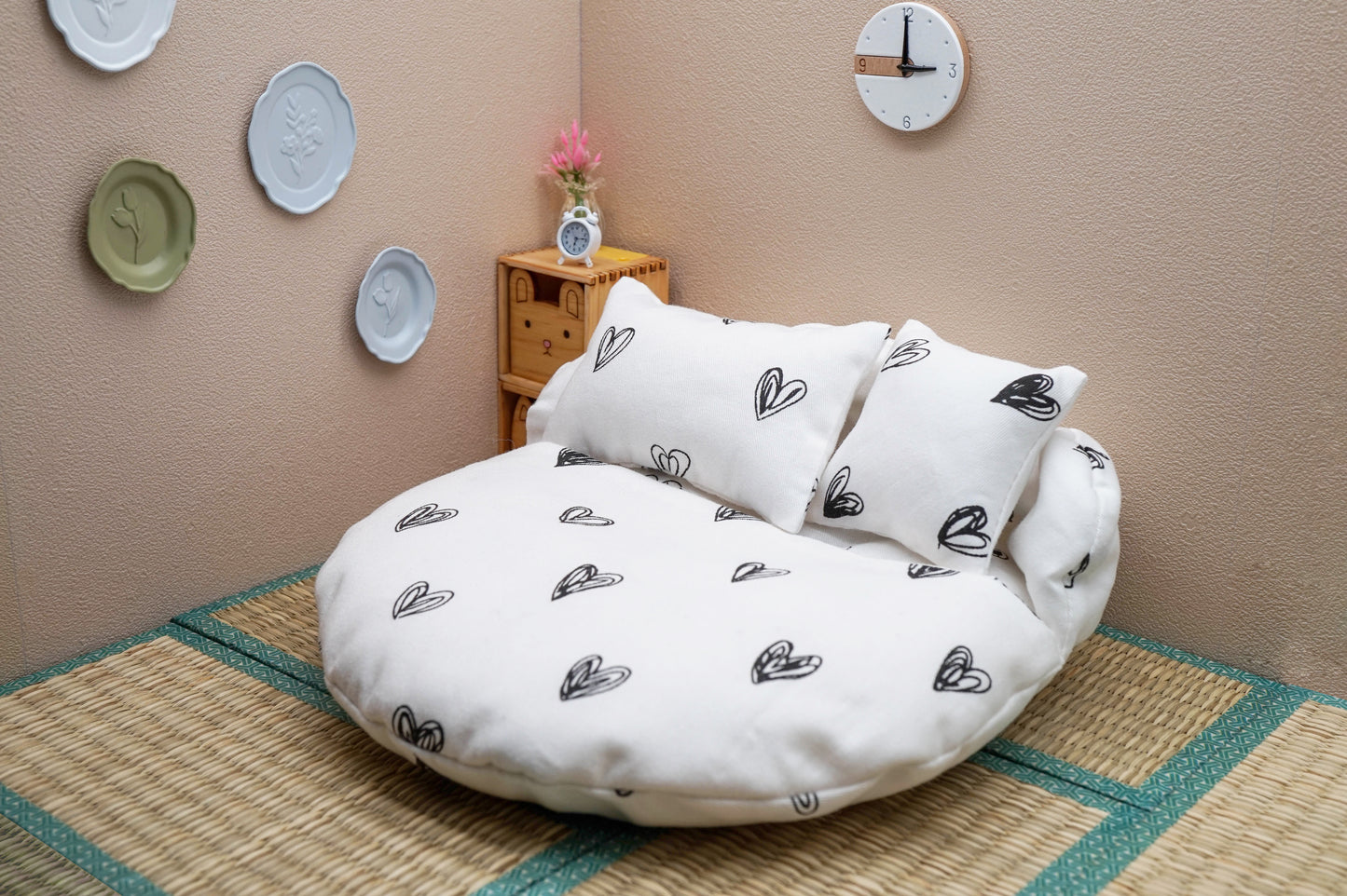 Round Bed
