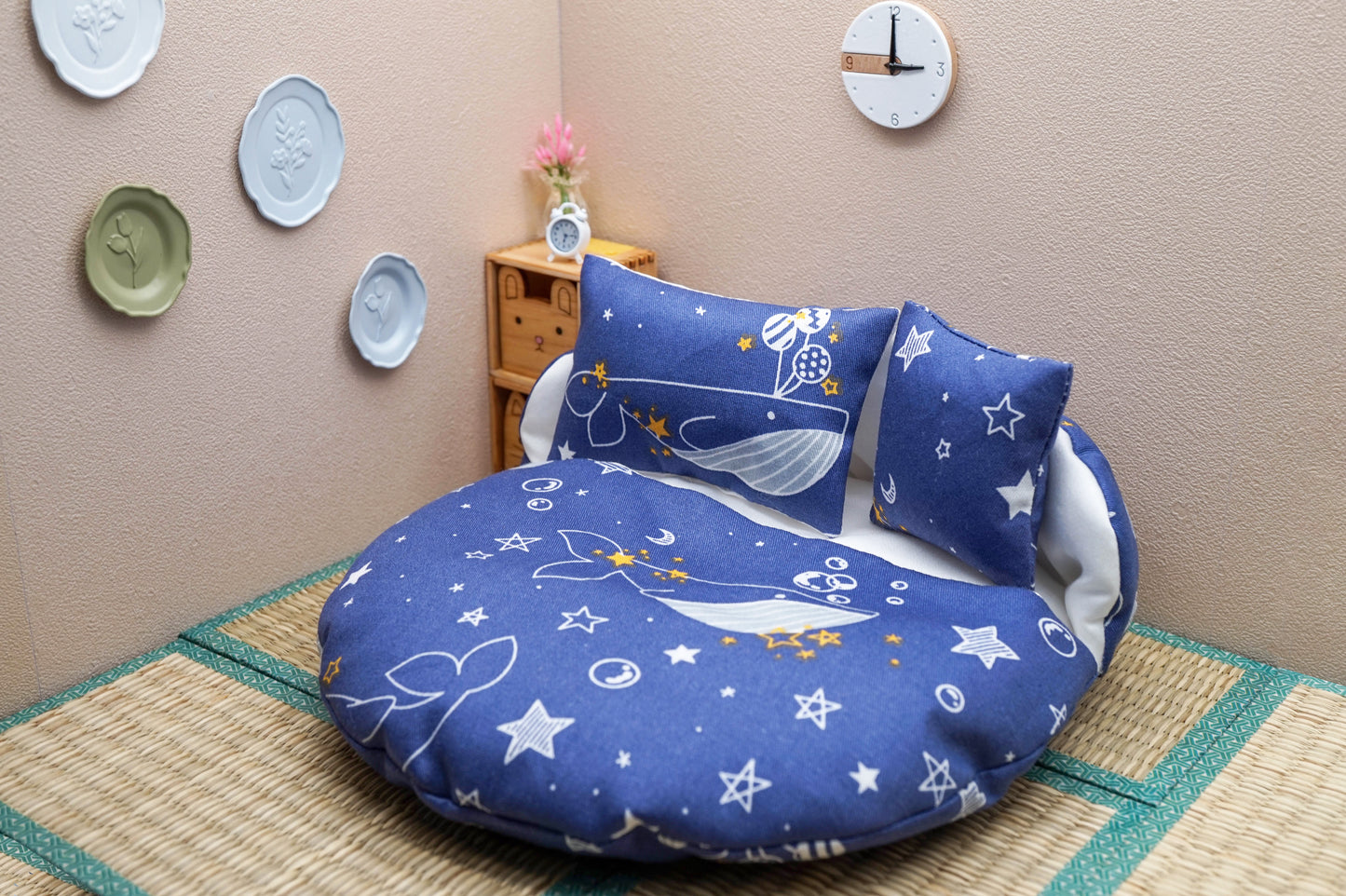 Round Bed