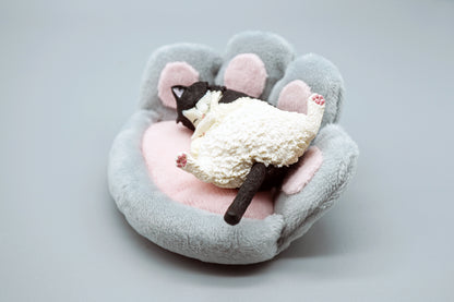 Cat Paw Seat